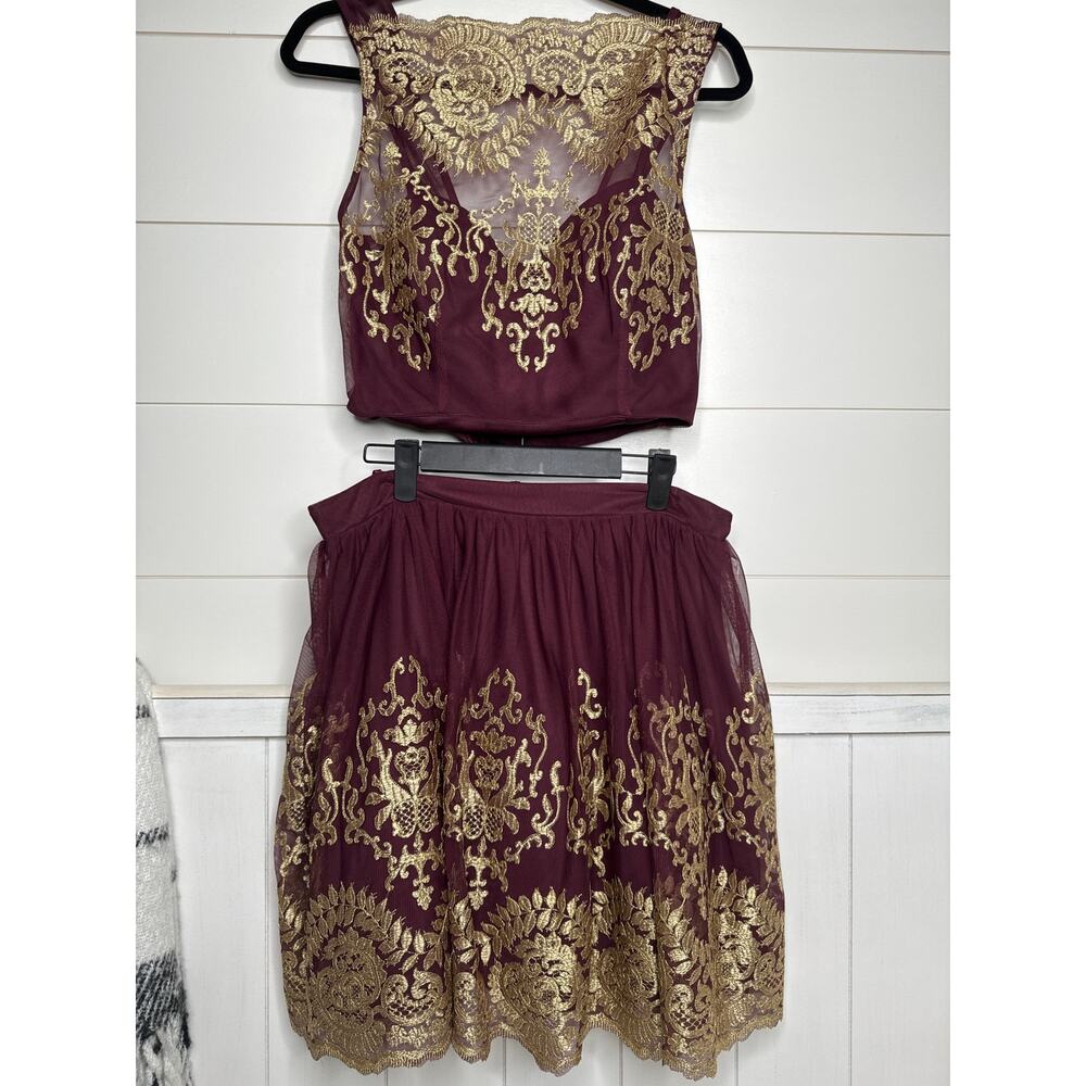 City Triangles 2 Piece Formal Crop Top/Skirt Set Burgundy & Gold Sz 12-13 NWOT